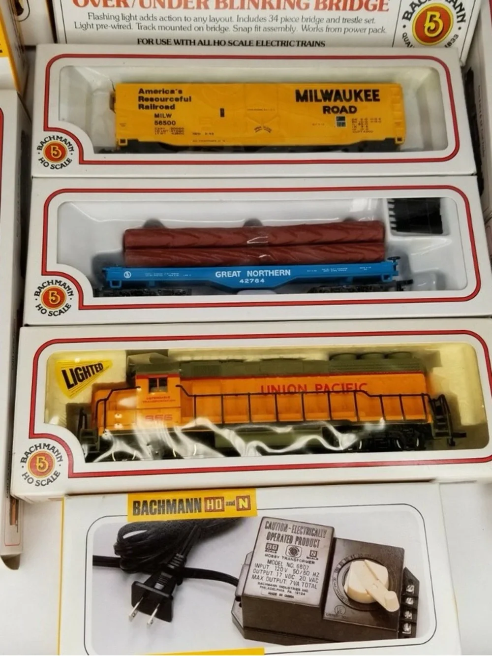 Bachmann Trestle Bridge Train Set with Blinking Light - Blue & Yellow